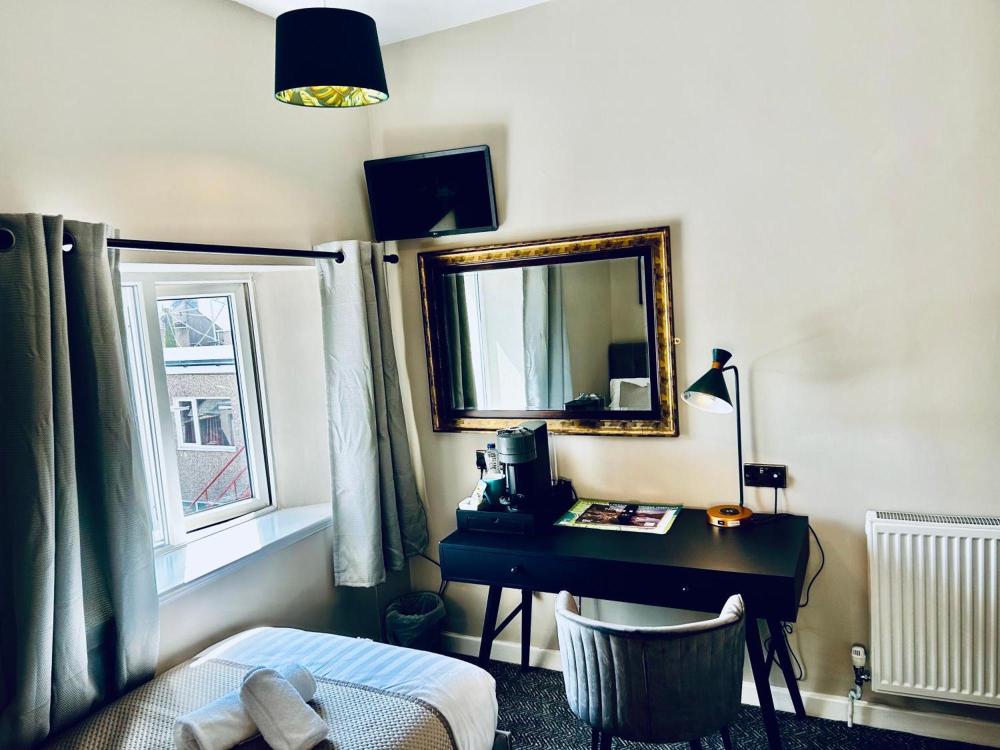 Hotel No5, Beachfront With Free Private Car Park 兰迪德诺 外观 照片